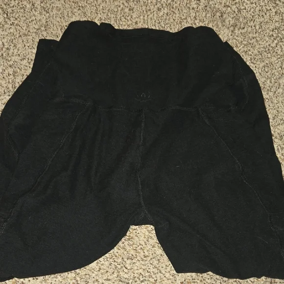 Beyond the Bump Black High-Waisted Leggings - Picture 7 of 7